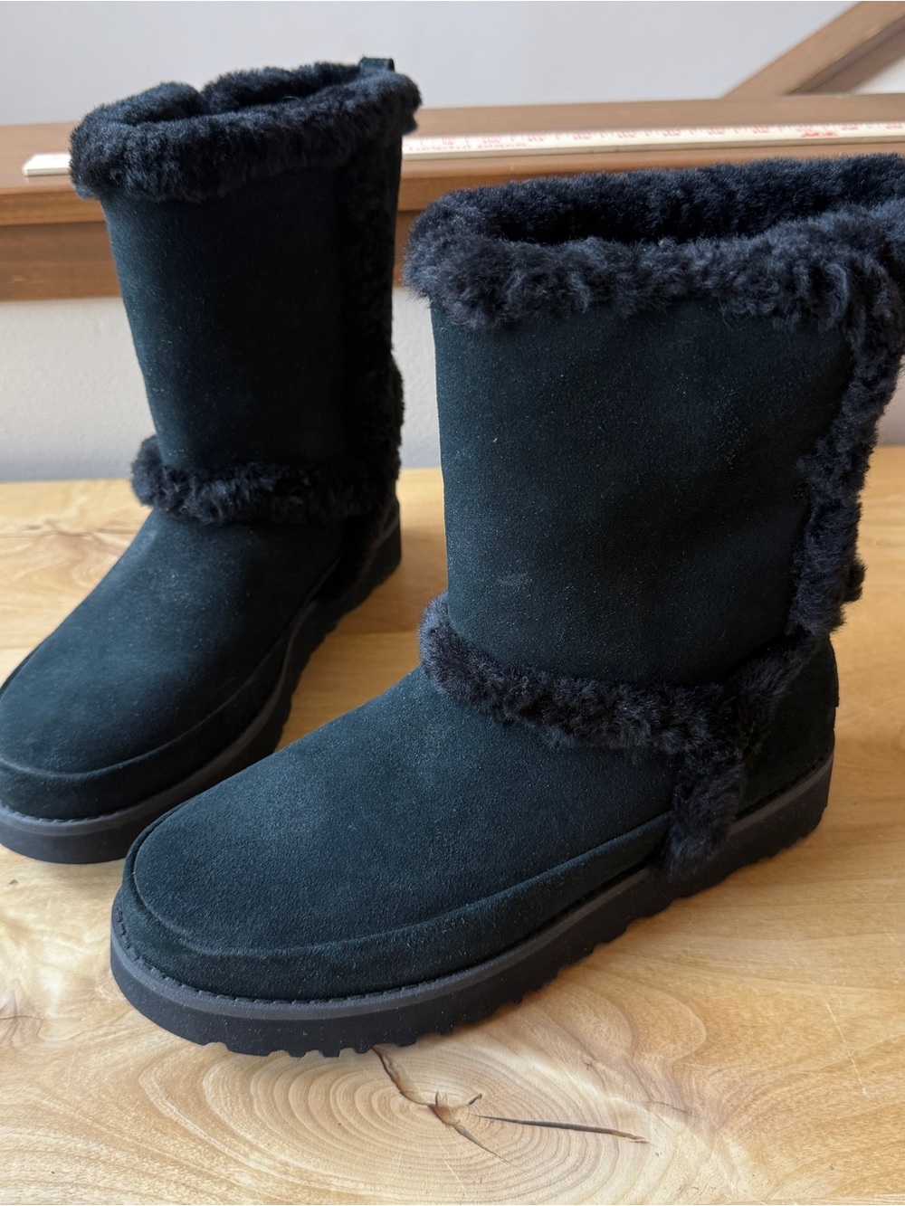 UGG AUSTRALIA BLACK SUEDE CLASSIC BOOT PULL ON FLAT SN 1112500 WINTER COZY W 9